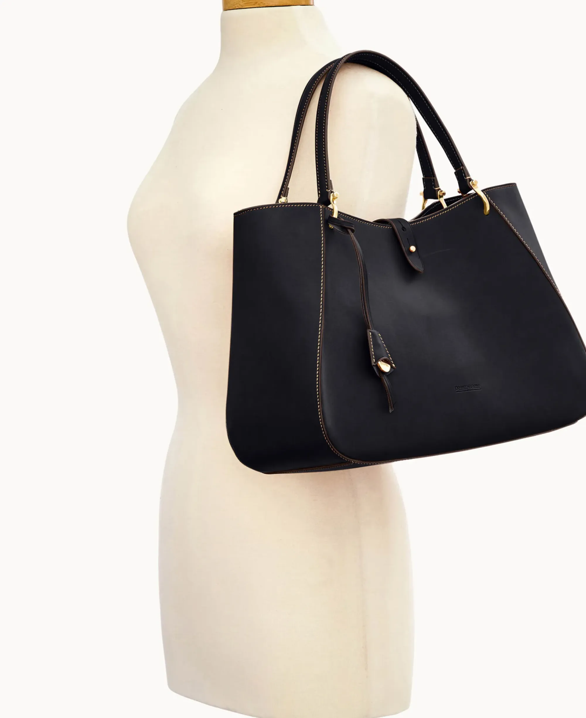 Dooney & Bourke The Alto Collection|Ready For the Getaway<Alto Camilla Black