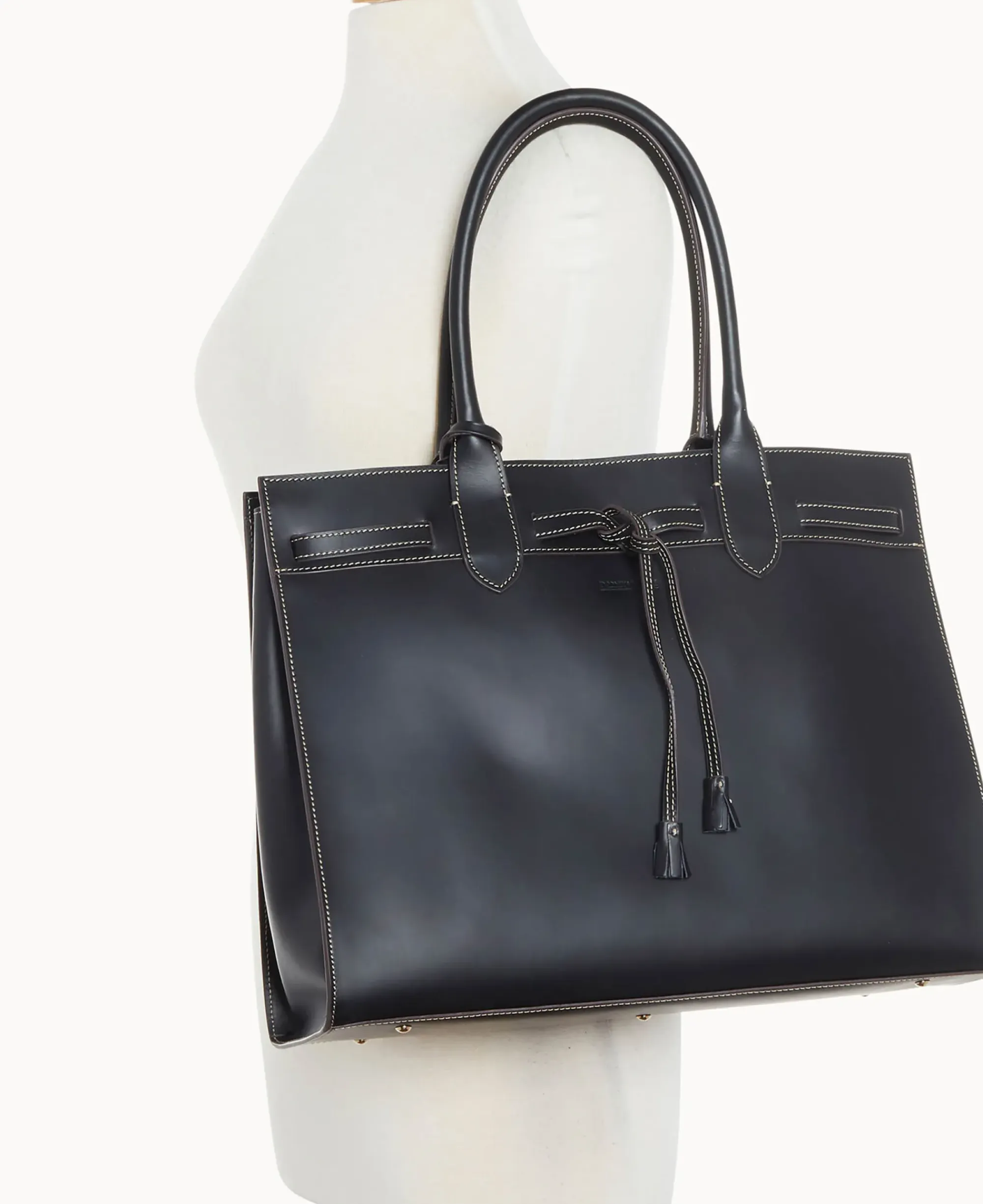Dooney & Bourke The Alto Collection|Ready For the Getaway<Alto Large Tassel Bag Black