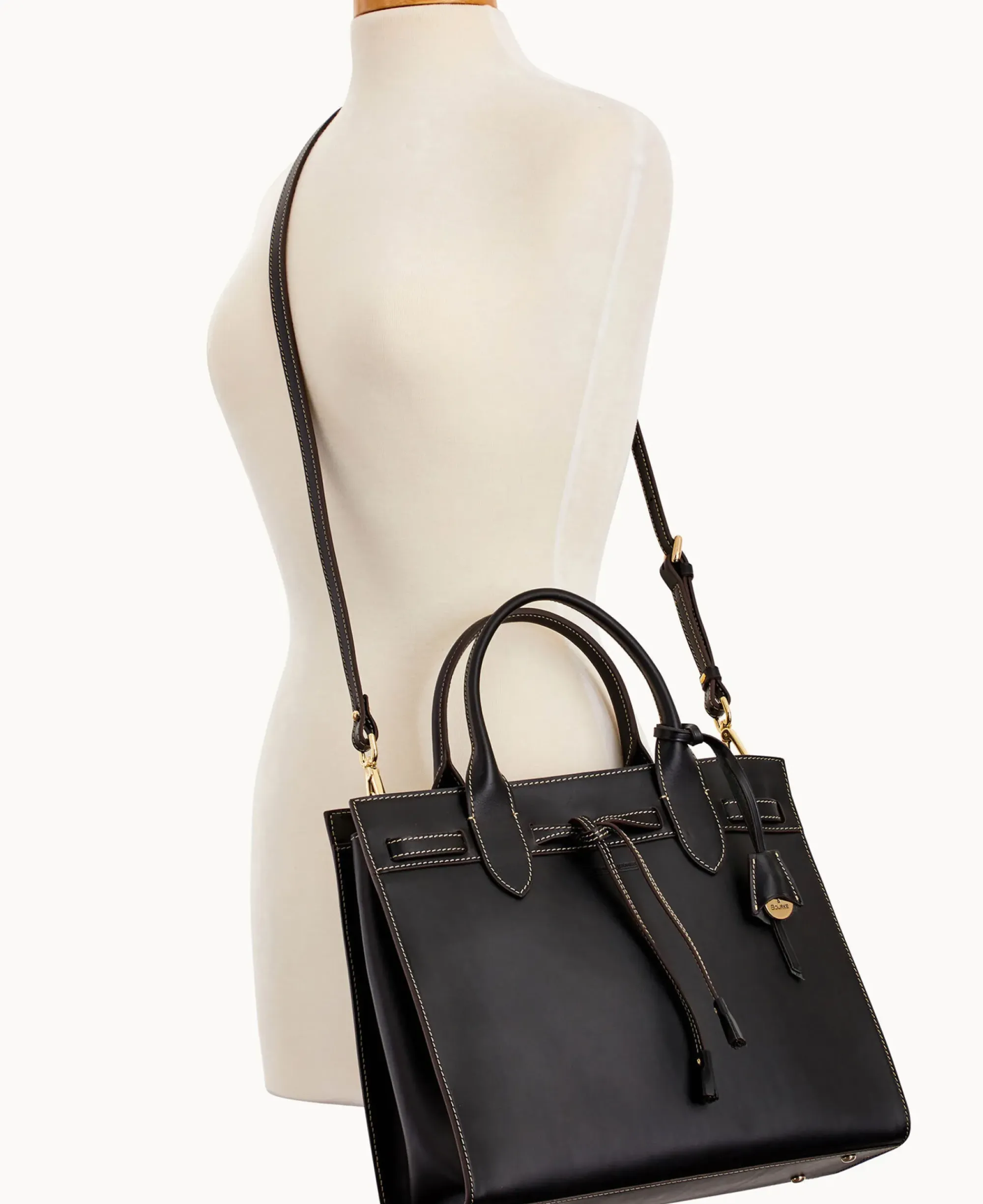Dooney & Bourke The Alto Collection|Ready For the Getaway<Alto Tassel Tote Black