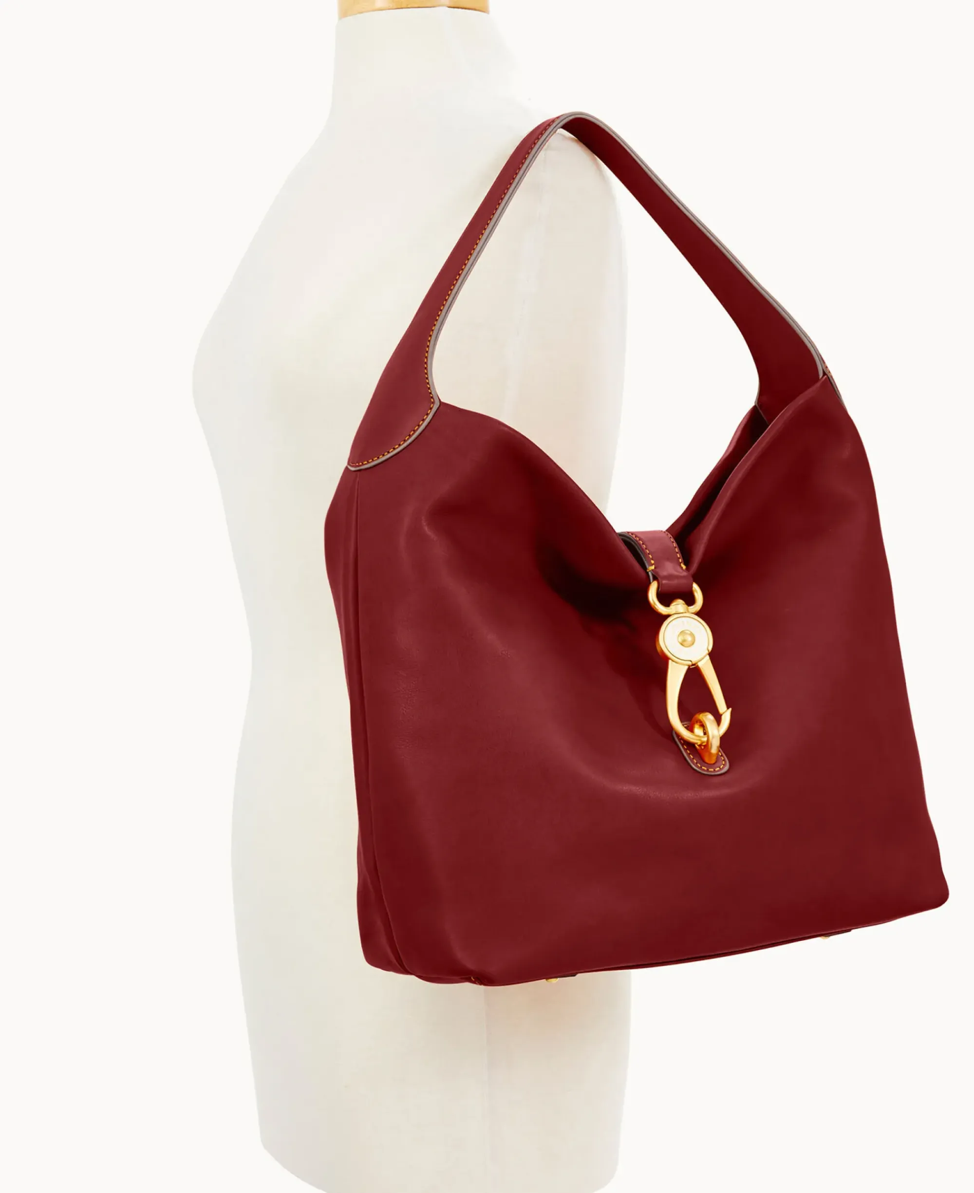 Dooney & Bourke The Florentine Collection|Ready For the Getaway<Florentine Logo Lock Shoulder Bag Bordeaux