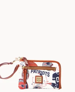 Dooney & Bourke Grab and Go|Wristlets<NFL Multi Function Zip Around PATRIOTS