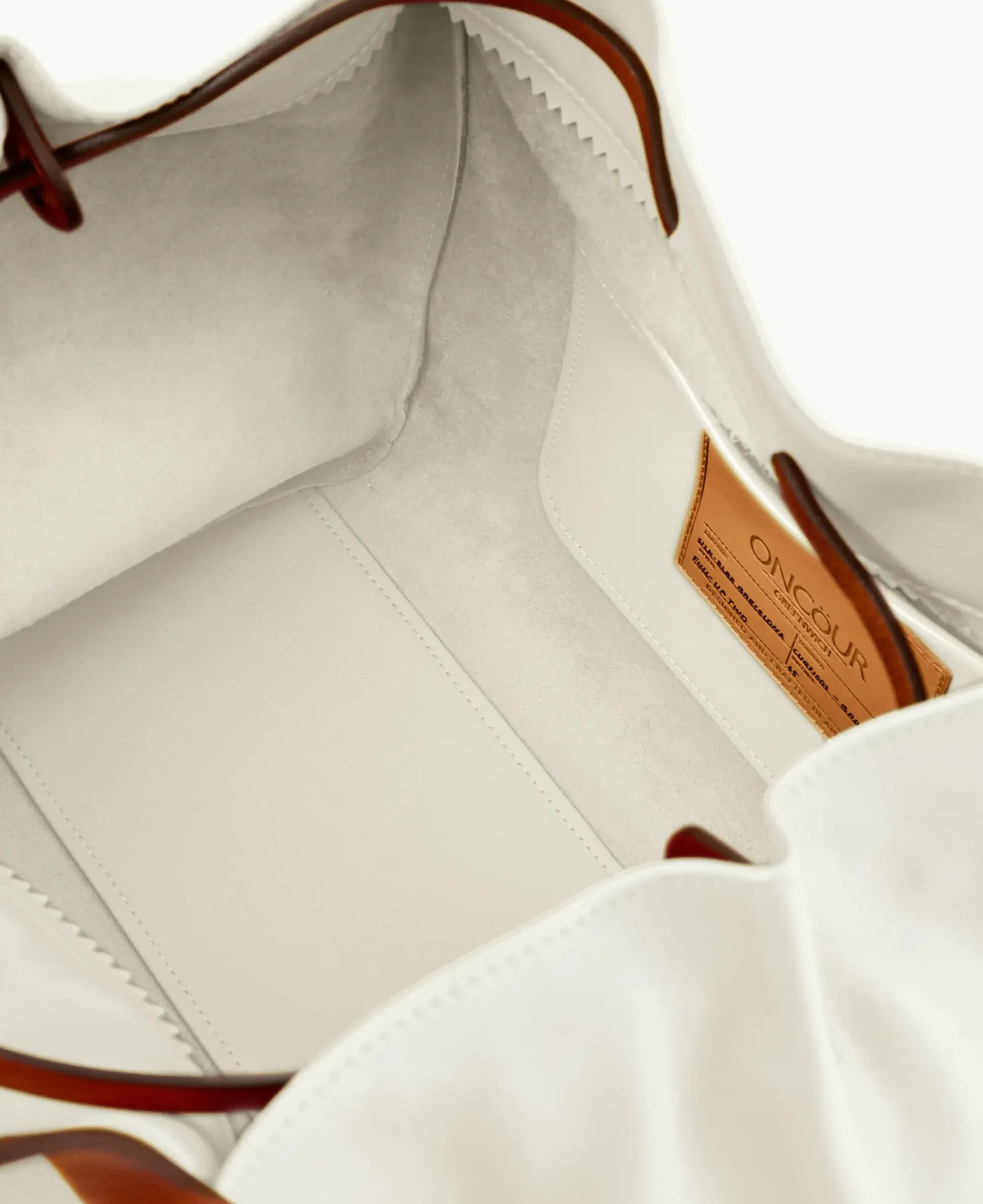 Dooney & Bourke Ready For the Getaway|Smooth Leather<Oncour Elba Full Up Two Pure White