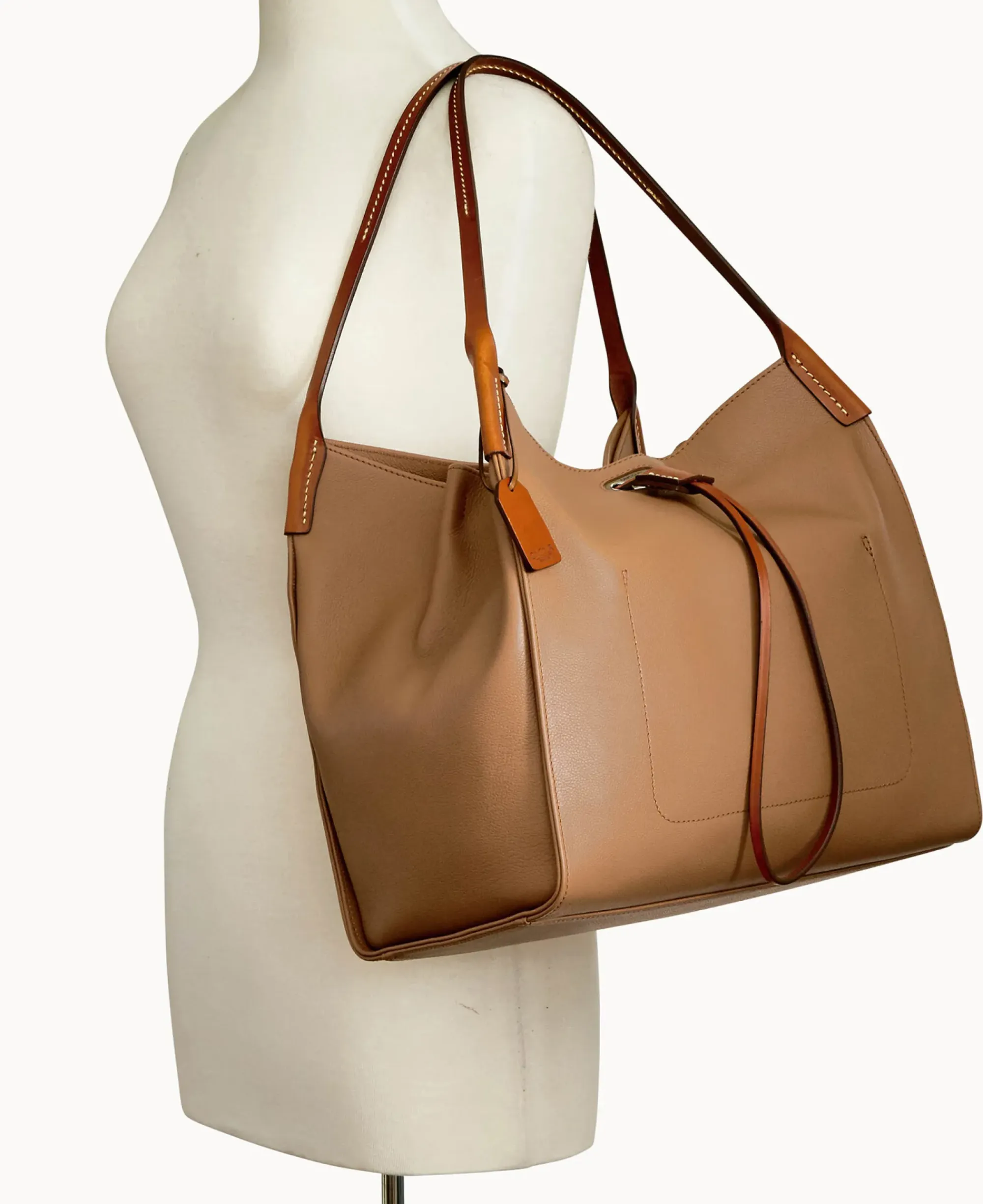 Dooney & Bourke Ready For the Getaway|Textured Leather<Oncour Twist Full Up Two Dark Taupe