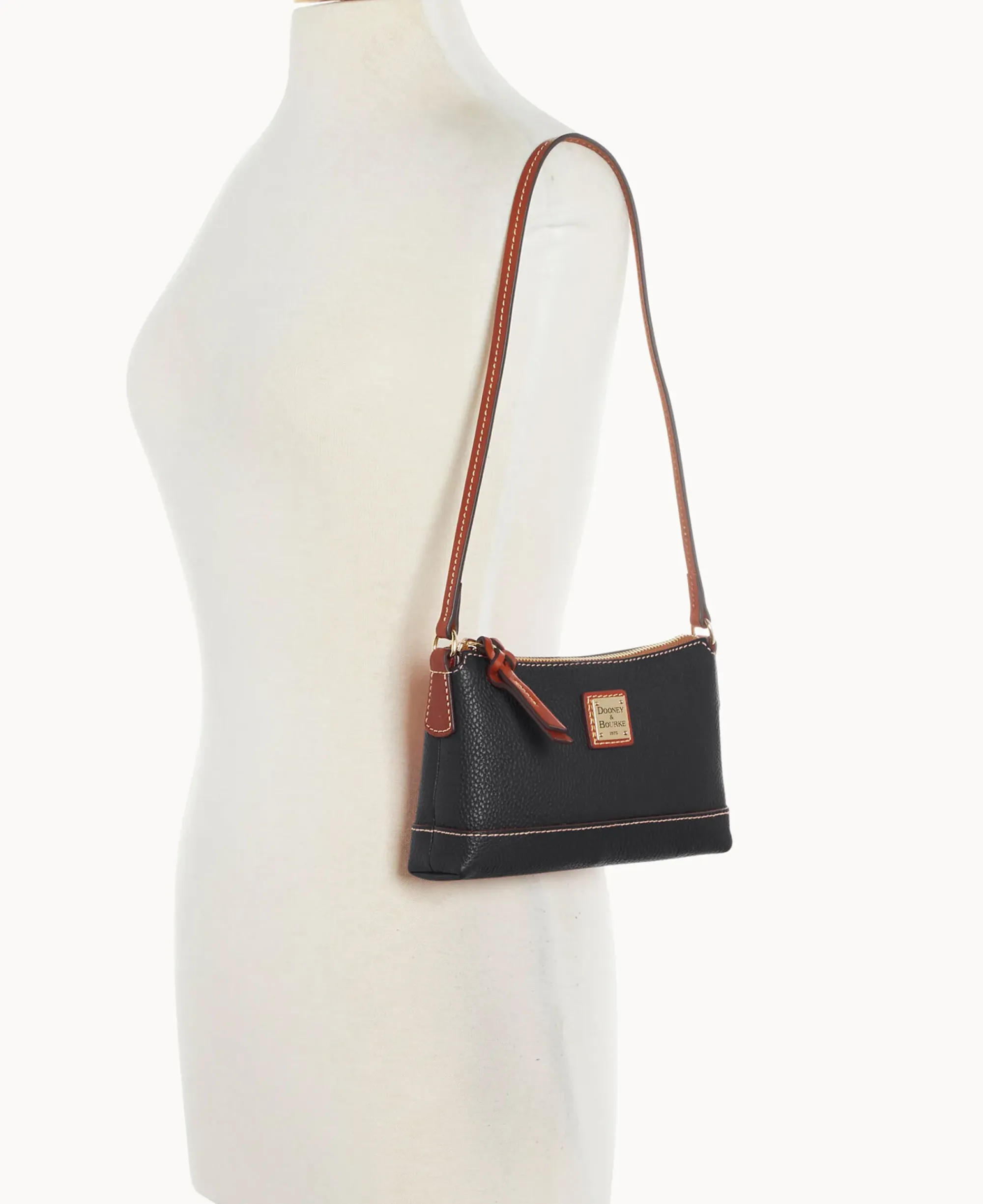 Dooney & Bourke The Pebble Grain Collection|Pebbled Leather<Pebble Grain Izzy Bag Black
