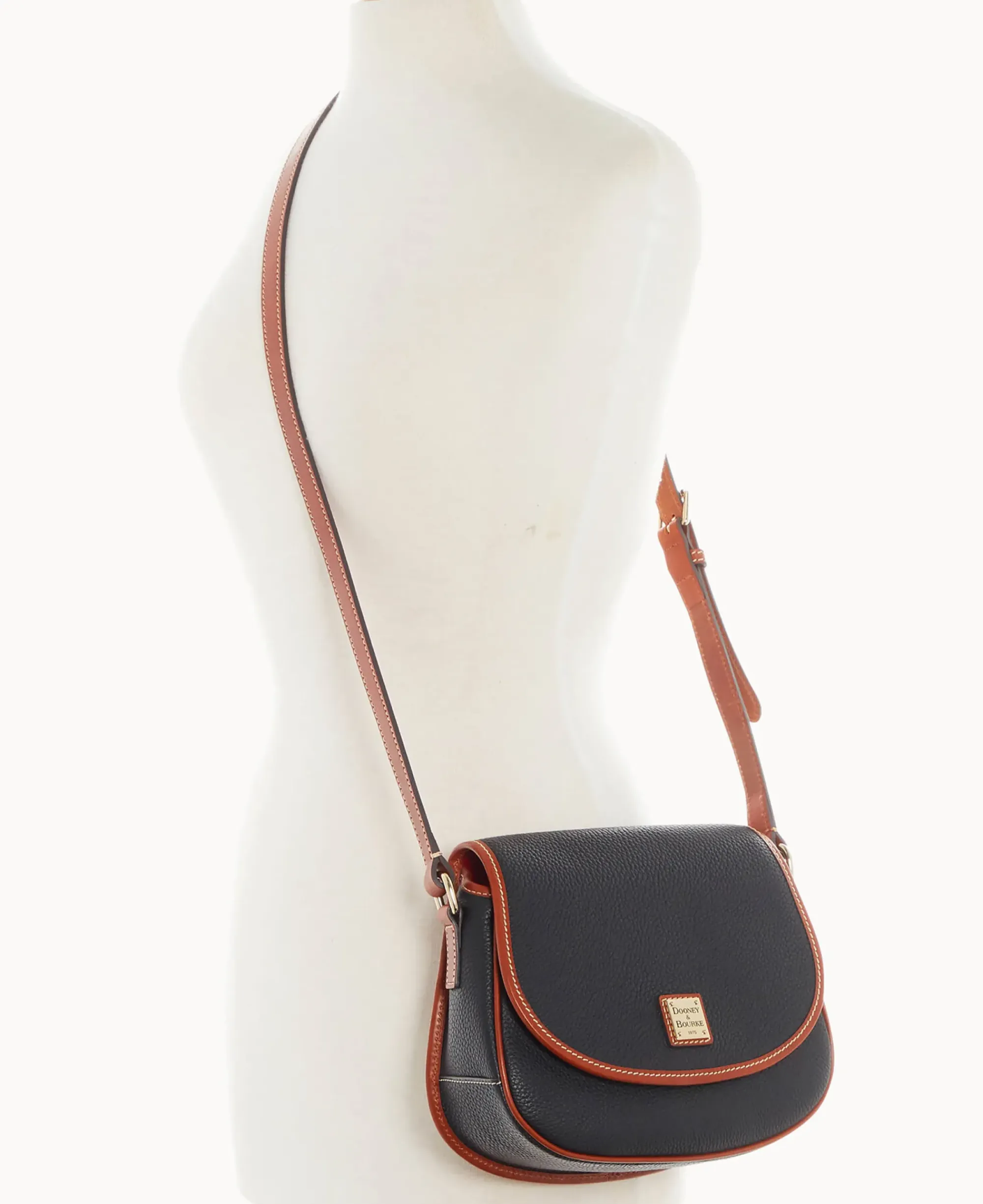 Dooney & Bourke The Pebble Grain Collection|Pebbled Leather<Pebble Grain Saddle Bag Black