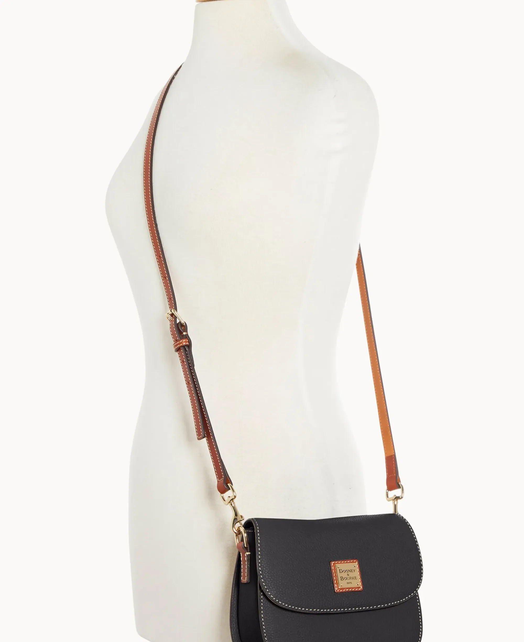 Dooney & Bourke The Pebble Grain Collection|Pebbled Leather<Pebble Grain Saddle Bag Black