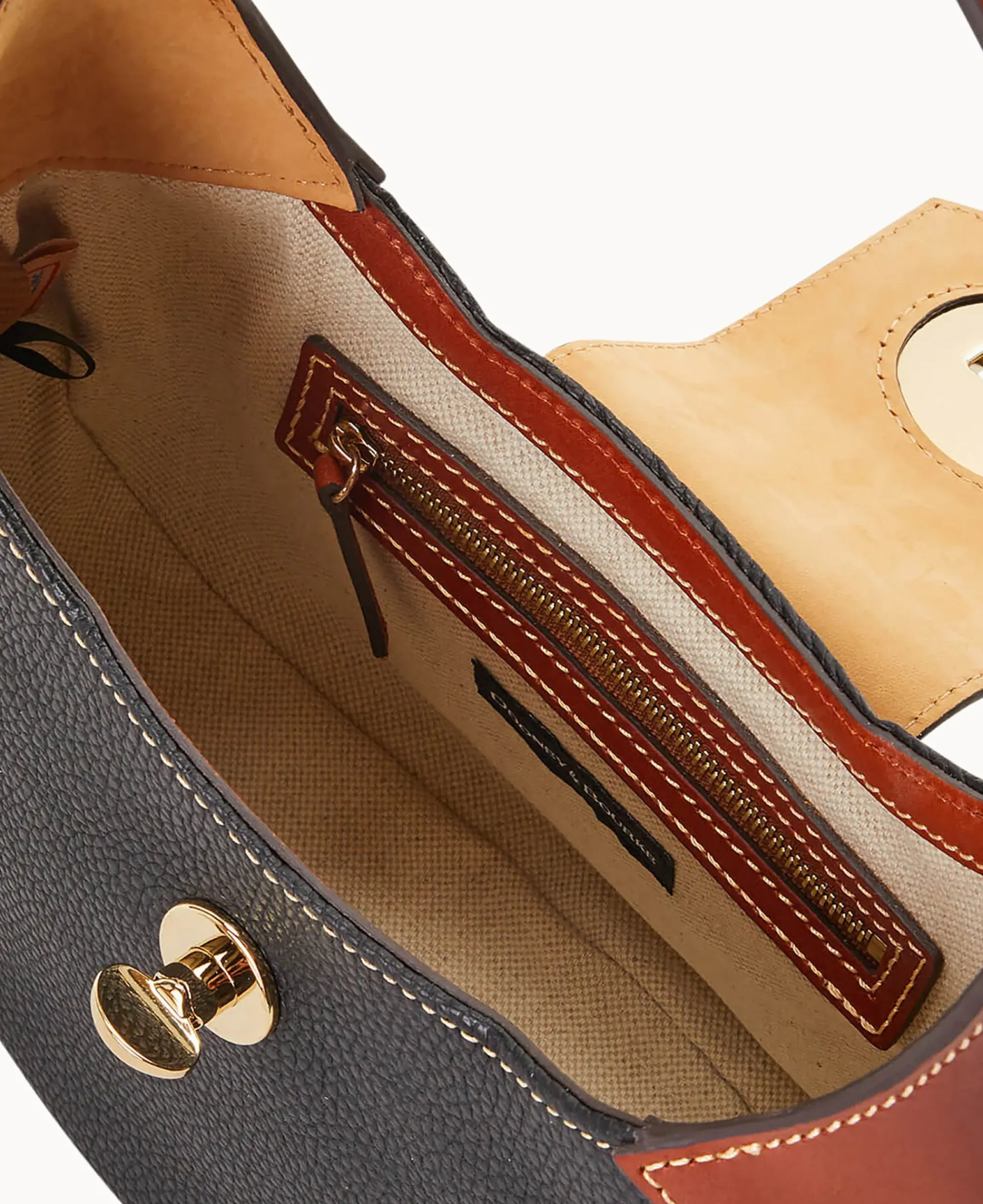 Dooney & Bourke The Pebble Grain Collection|The Pebble Turnlock Collection<Pebble Turnlock Hobo 26 Black