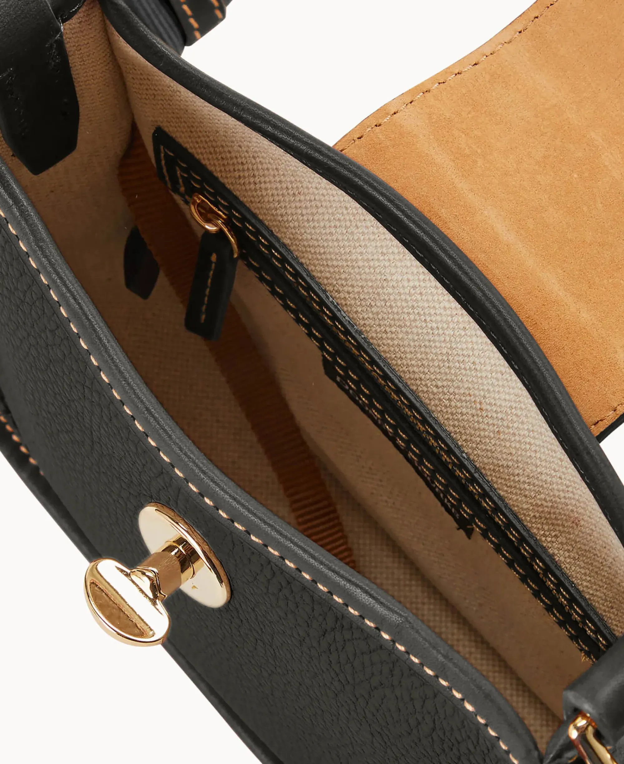 Dooney & Bourke The Pebble Grain Collection|The Pebble Turnlock Collection<Pebble Turnlock Messenger 20 Black